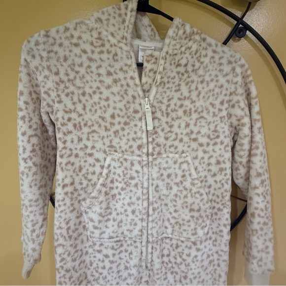 Cat & Jack Beige Leopard Kids Footie - Picture 4 of 6